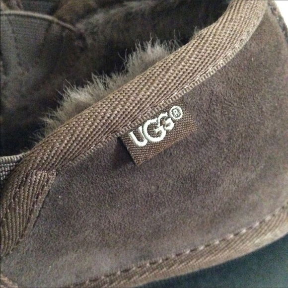 mens ugg slippers size 10